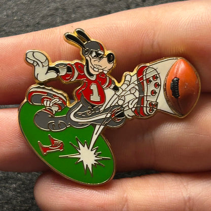 2002 - Goofy - Kicking Football - Disney Pin