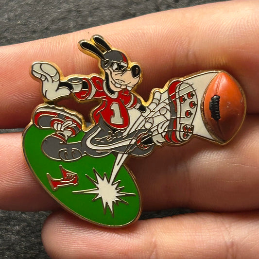 2002 - Goofy - Kicking Football - Disney Pin