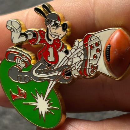2002 - Goofy - Kicking Football - Disney Pin