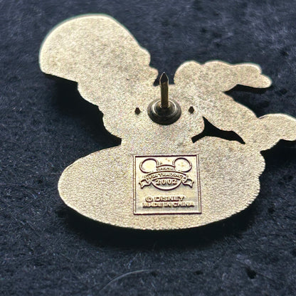 2002 - Goofy - Kicking Football - Disney Pin