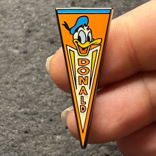 2022 - Donald Duck - Banner - Flag - Disney Pin