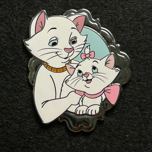 2025 - Duchess And Marie Portrait - Disney Pin