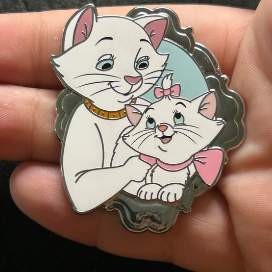 2025 - Duchess And Marie Portrait - Disney Pin