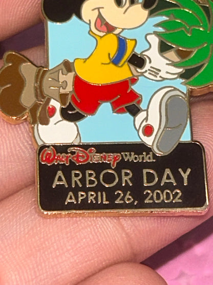 2002 - Mickey Mouse - Arbor Day - LE 3,500 - Disney Pin