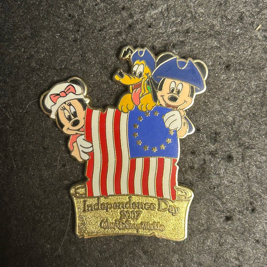 2007 - Mickey, Minnie Mouse and Pluto - American Flag - Independence Day - LE 3,000 - WDW - Disney Pin