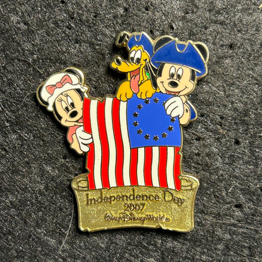 2007 - Mickey, Minnie Mouse and Pluto - American Flag - Independence Day - LE 3,000 - WDW - Disney Pin