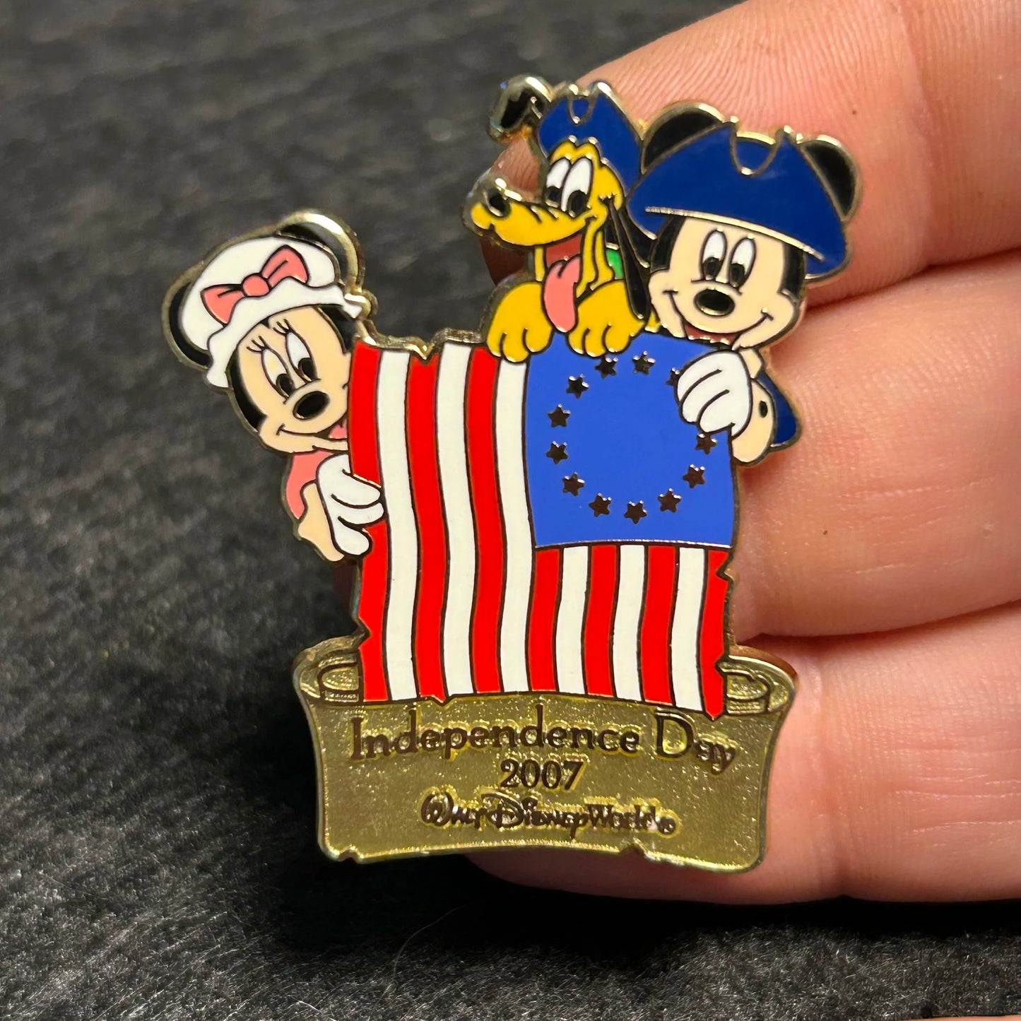 2007 - Mickey, Minnie Mouse and Pluto - American Flag - Independence Day - LE 3,000 - WDW - Disney Pin