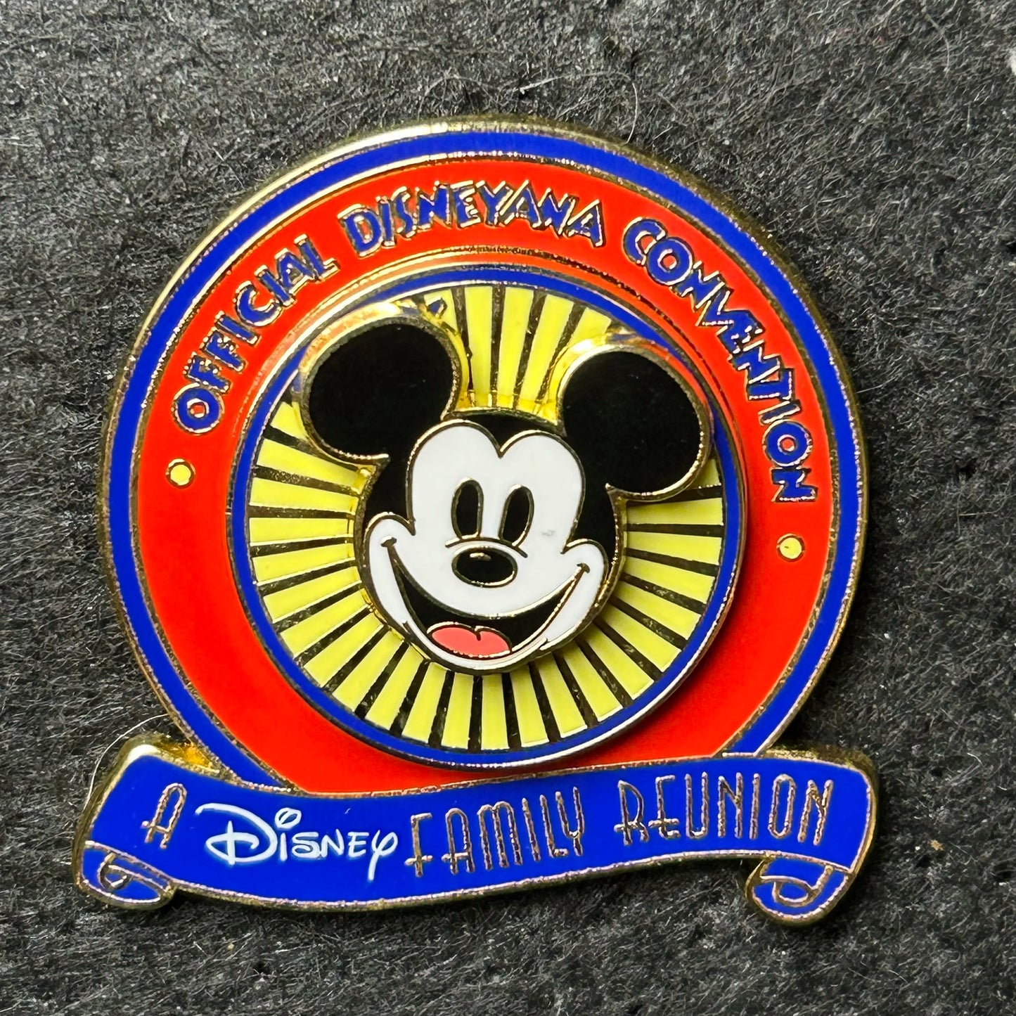 2001 - Mickey Mouse - A Disney Family Reunion - Disney Pin