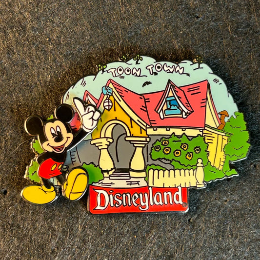 2001 - Mickey Mouse House - Toontown - DLR - Disney Pin on Pin