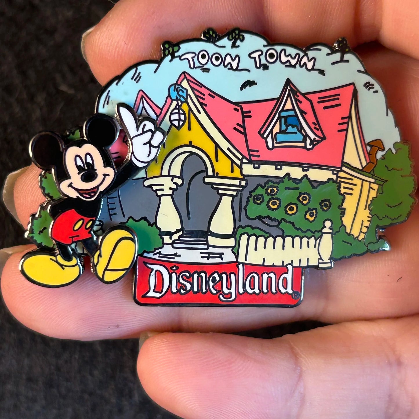 2001 - Mickey Mouse House - Toontown - DLR - Disney Pin on Pin