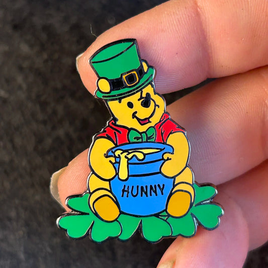 2001 - Winnie The Pooh - Saint Patrick’s Day - DLR - LE 2,000 - Disney Pin