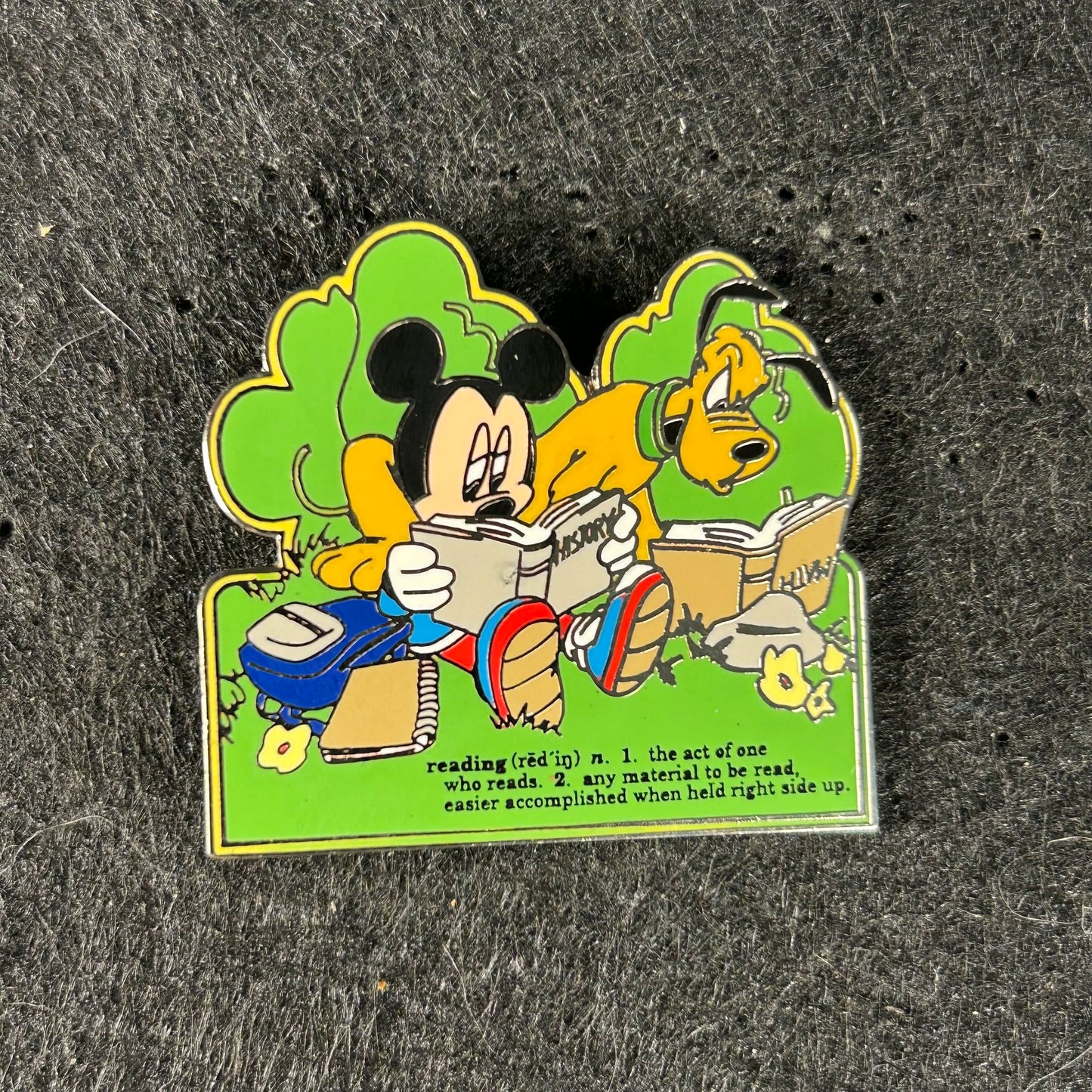 2001 - Mickey and Pluto - Reading - Back to School Series - DLR - Disney Pin