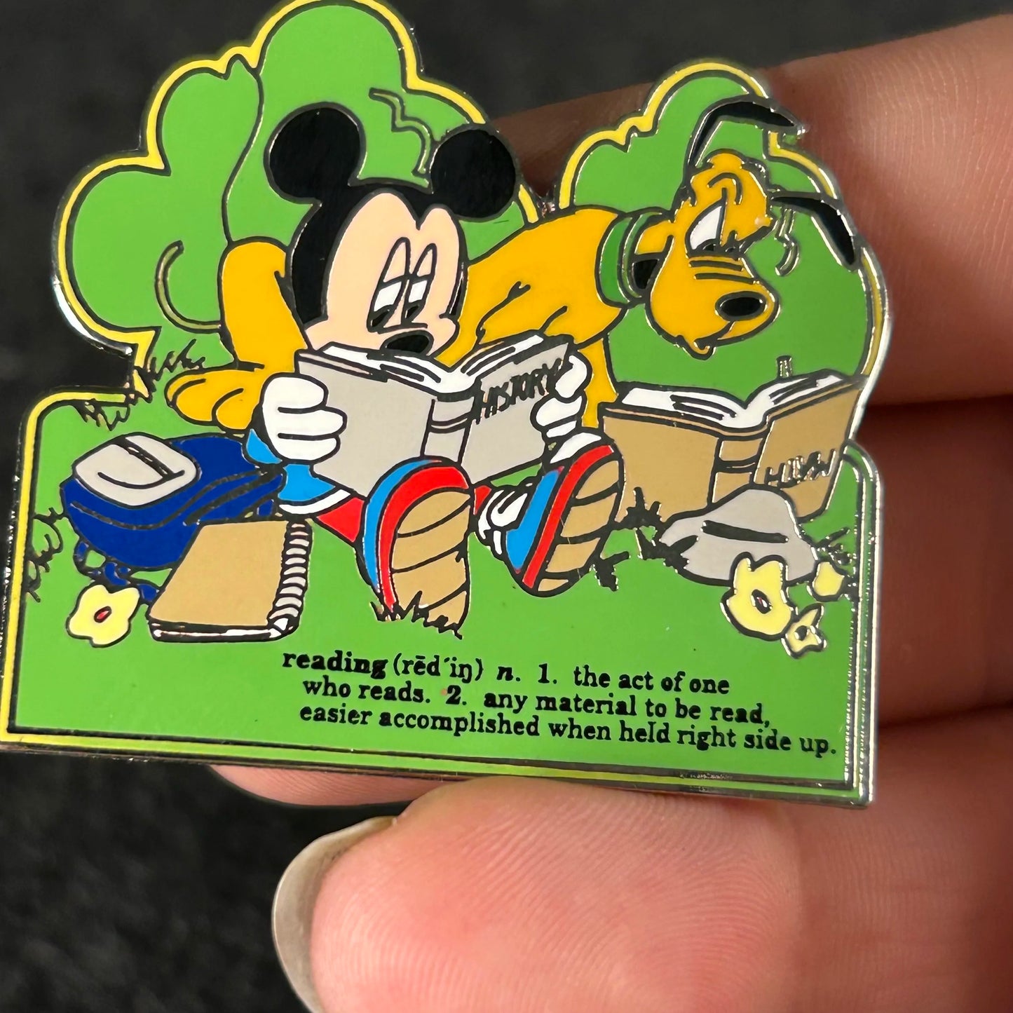 2001 - Mickey and Pluto - Reading - Back to School Series - DLR - Disney Pin