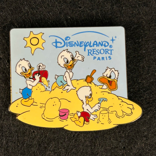 2002 - Huey, Dewey, Louie, And Donald Duck - At the Beach - Building Sand Castles - DLP - Disney Pin