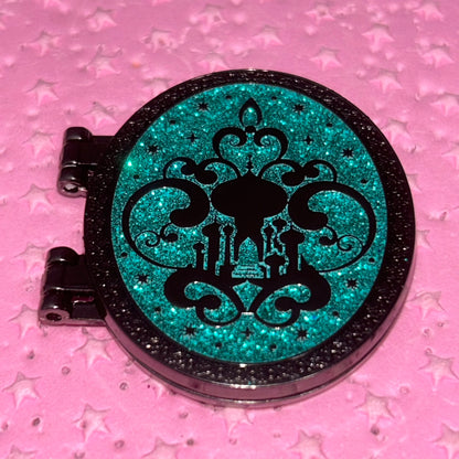 Loungefly - Jasmine and Aladdin - Princess Portrait Locket - Mystery Pin