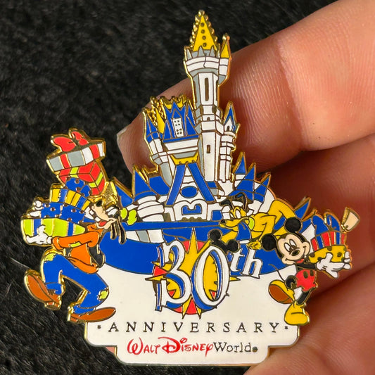 2001 - Mickey Mouse, Pluto, and Goofy - Christmas At the Castle - 30th - WDW - Disney Pin