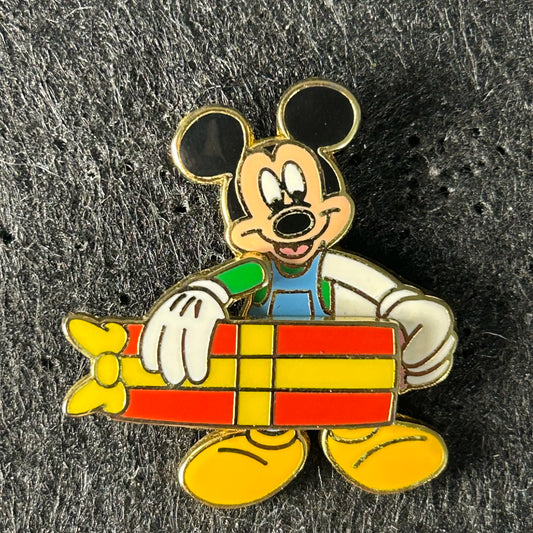 2002 - Mickey Mouse - Skateboard - Christmas Present - Slider - LE 3,500 - Disney Pin