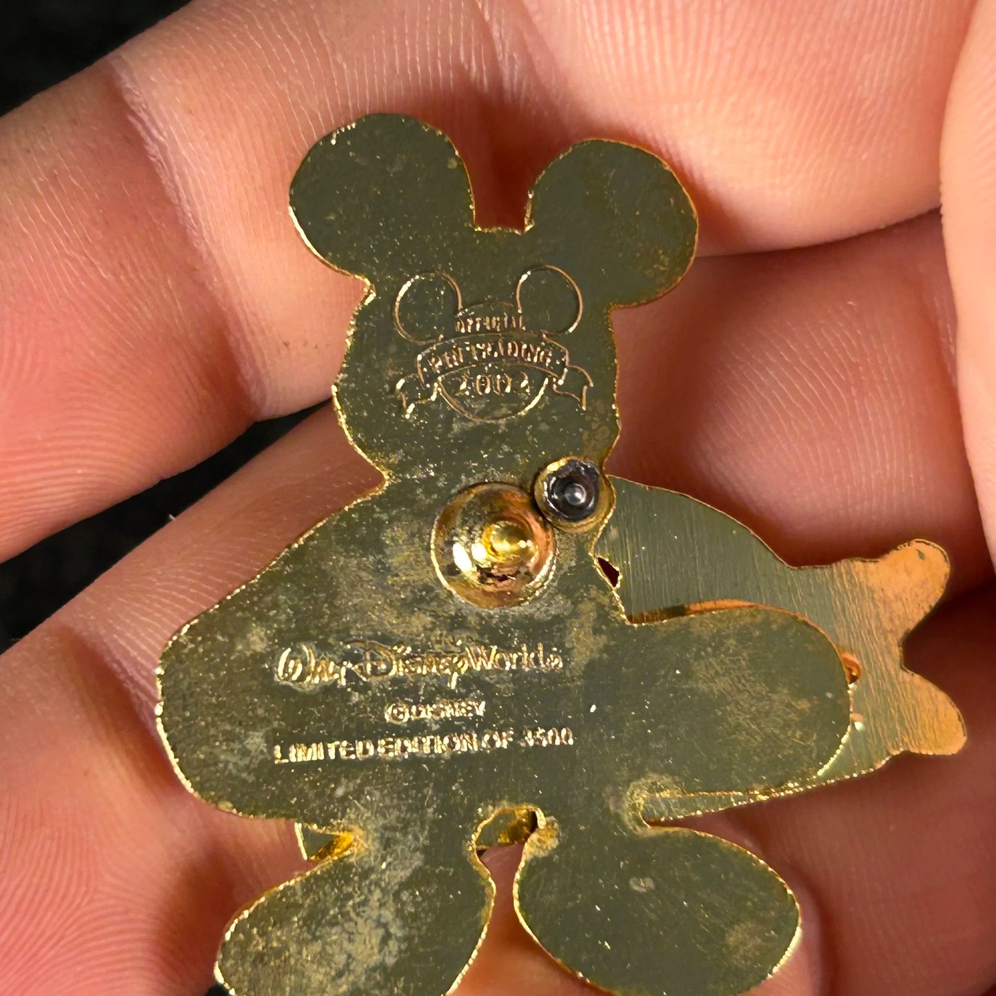 2002 - Mickey Mouse - Skateboard - Christmas Present - Slider - LE 3,500 - Disney Pin