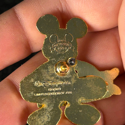 2002 - Mickey Mouse - Skateboard - Christmas Present - Slider - LE 3,500 - Disney Pin