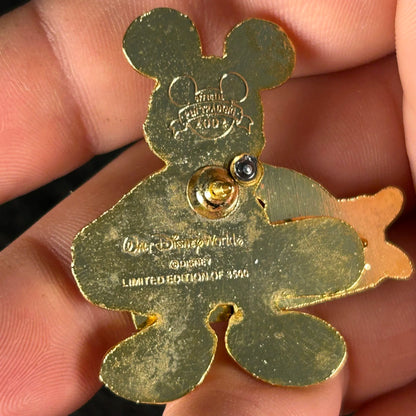 2002 - Mickey Mouse - Skateboard - Christmas Present - Slider - LE 3,500 - Disney Pin