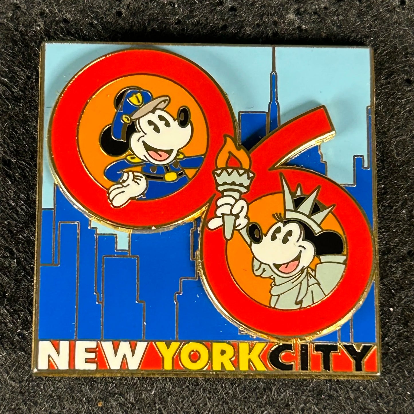 2006 - Mickey Mouse and Minnie Mouse Statue of Liberty - NYC World Of Disney - Disney Pin on Pin