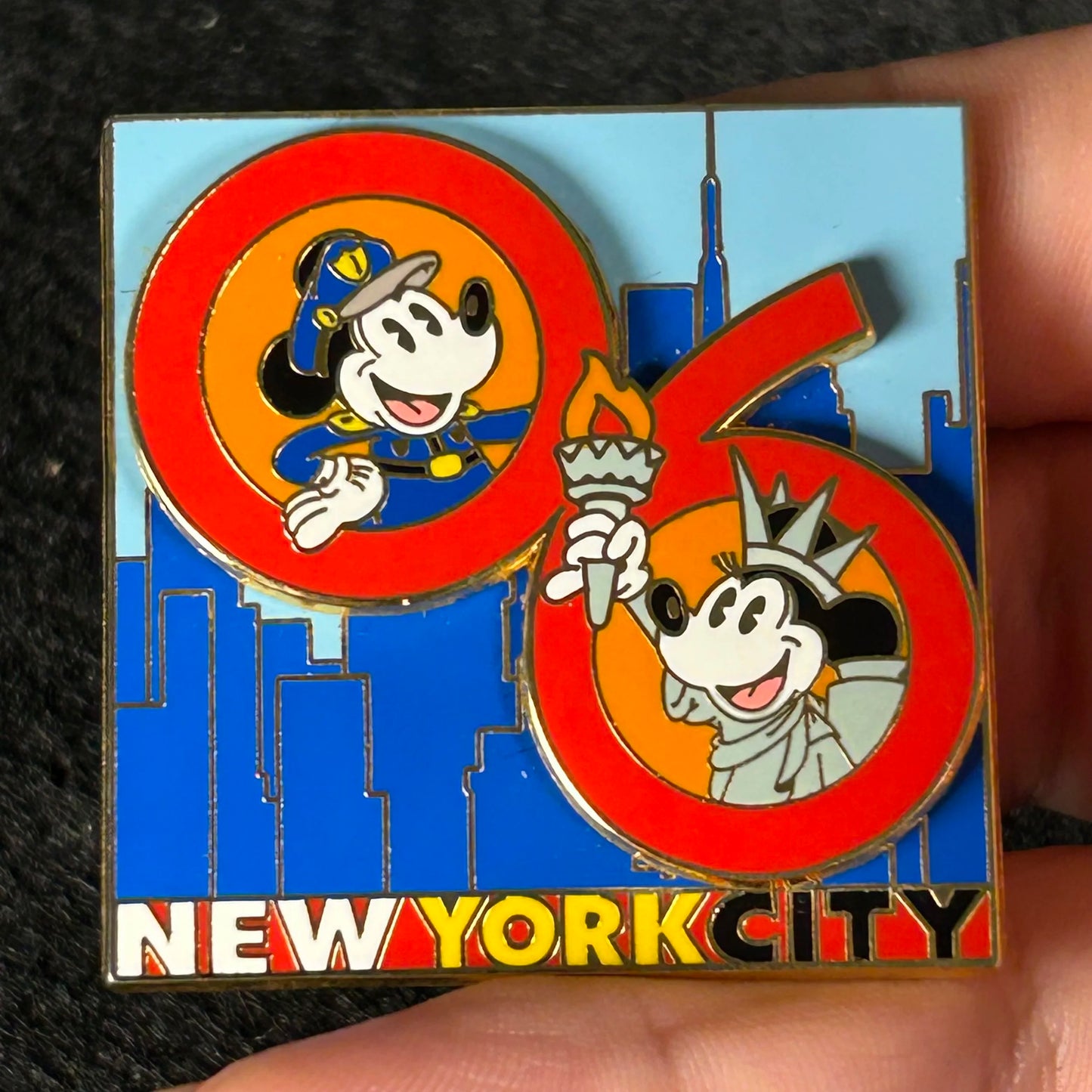 2006 - Mickey Mouse and Minnie Mouse Statue of Liberty - NYC World Of Disney - Disney Pin on Pin