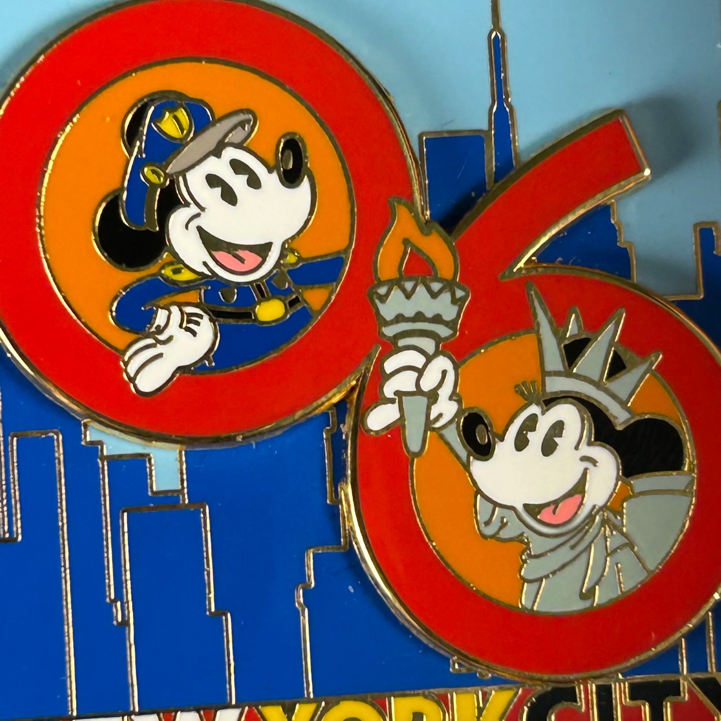 2006 - Mickey Mouse and Minnie Mouse Statue of Liberty - NYC World Of Disney - Disney Pin on Pin