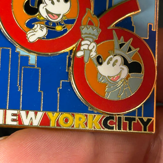 2006 - Mickey Mouse and Minnie Mouse Statue of Liberty - NYC World Of Disney - Disney Pin on Pin