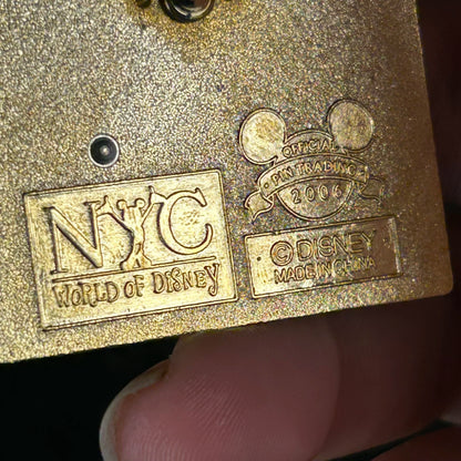2006 - Mickey Mouse and Minnie Mouse Statue of Liberty - NYC World Of Disney - Disney Pin on Pin