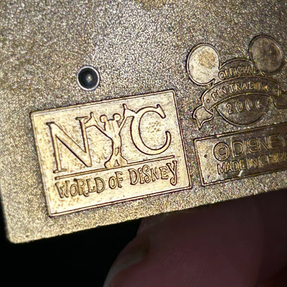 2006 - Mickey Mouse and Minnie Mouse Statue of Liberty - NYC World Of Disney - Disney Pin on Pin