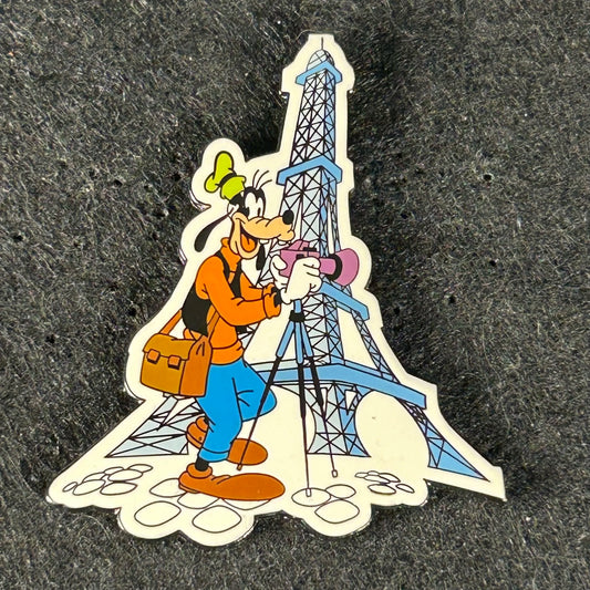 2001 - Goofy - Photographer - Eiffel Tower - Disneyland Paris - Disney Pin