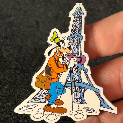 2001 - Goofy - Photographer - Eiffel Tower - Disneyland Paris - Disney Pin
