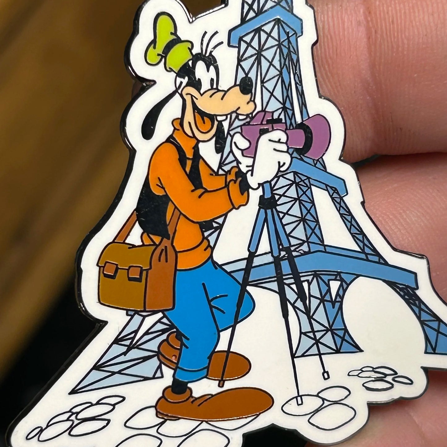 2001 - Goofy - Photographer - Eiffel Tower - Disneyland Paris - Disney Pin
