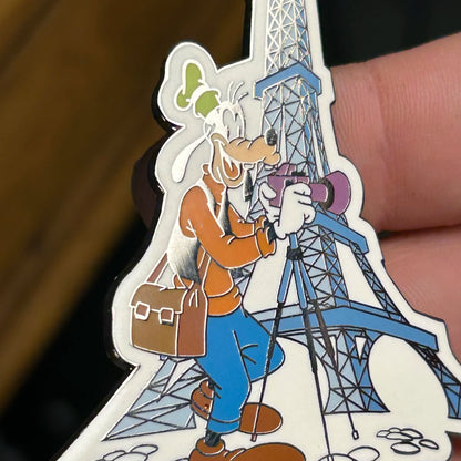 2001 - Goofy - Photographer - Eiffel Tower - Disneyland Paris - Disney Pin