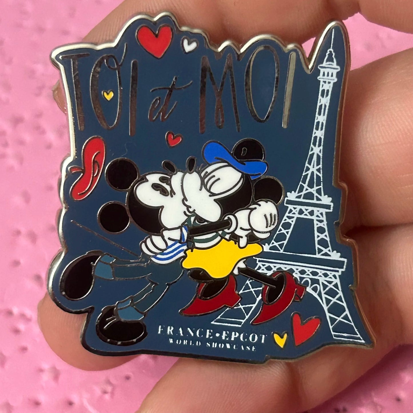 2020 - Mickey and Minnie Kissing - EPCOT - France - Pin