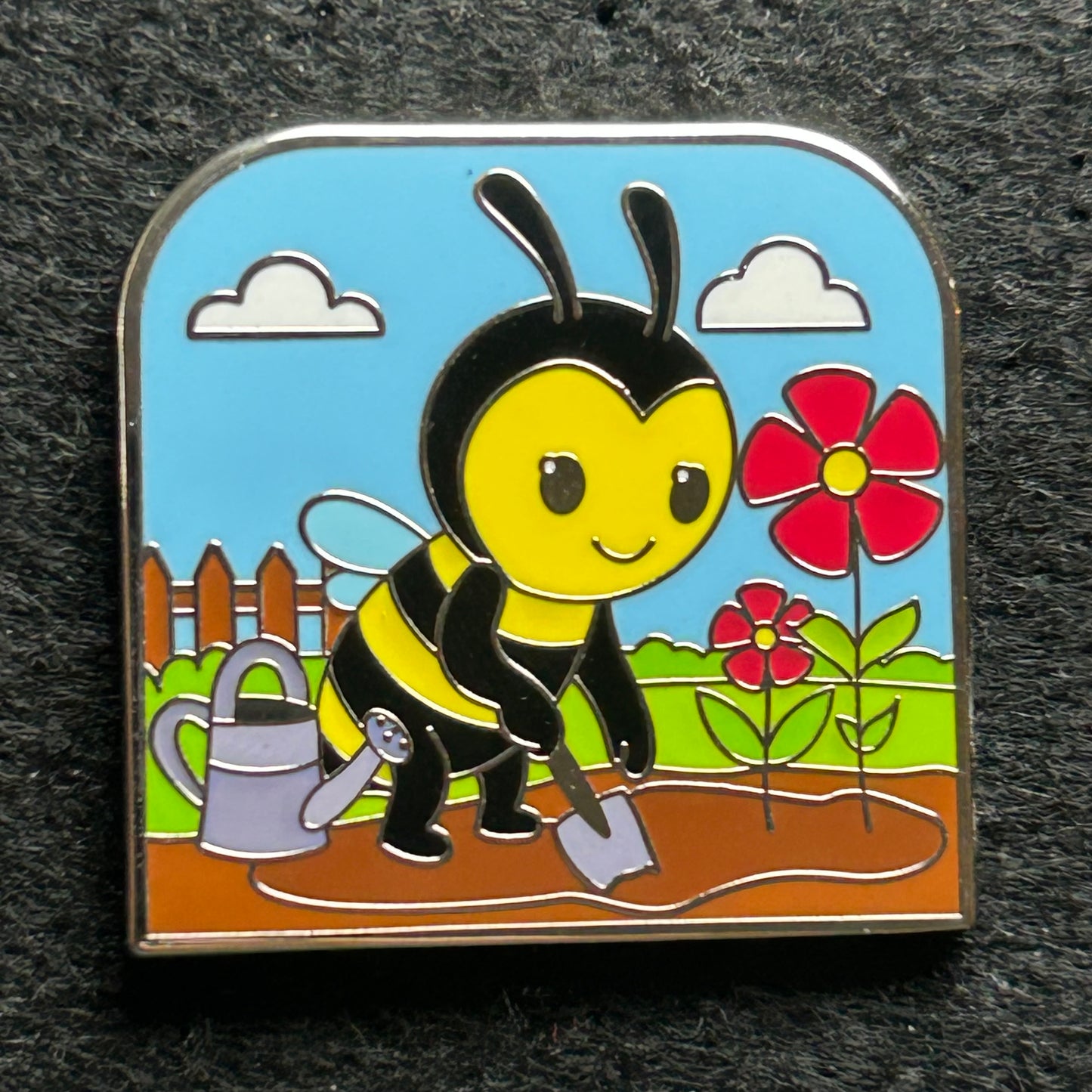 2025 - Gardening Bee - LR - Reward Exclusive Pin