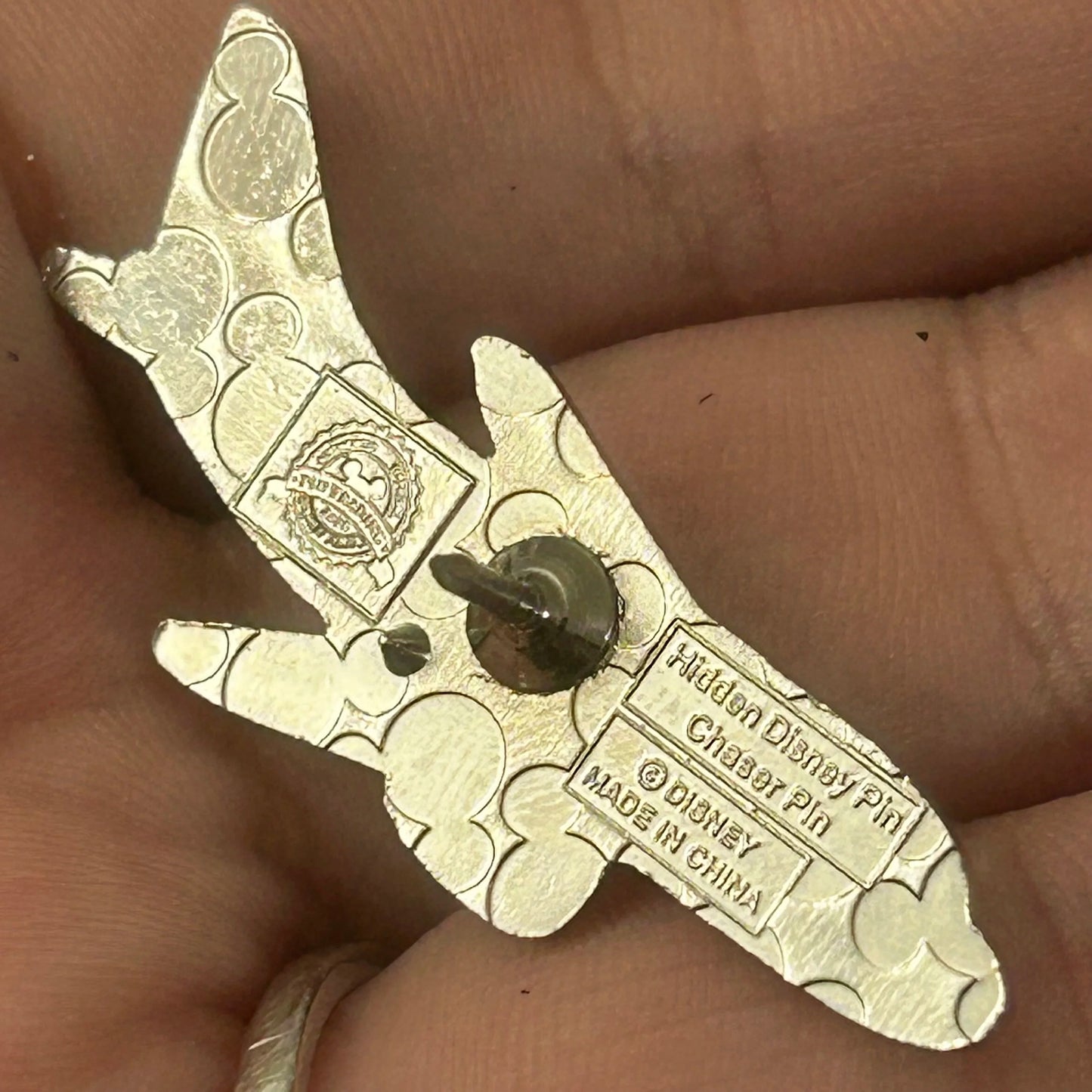 2020 - Elliot - Chaser Pin - Hidden Disney Plane Series