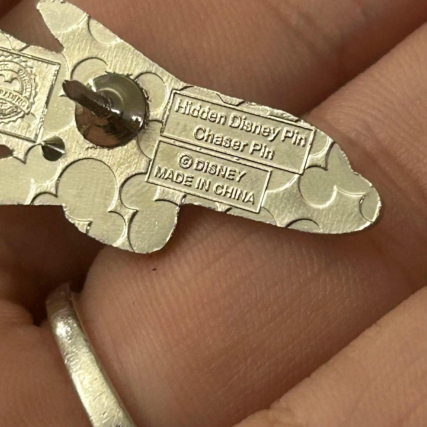 2020 - Elliot - Chaser Pin - Hidden Disney Plane Series