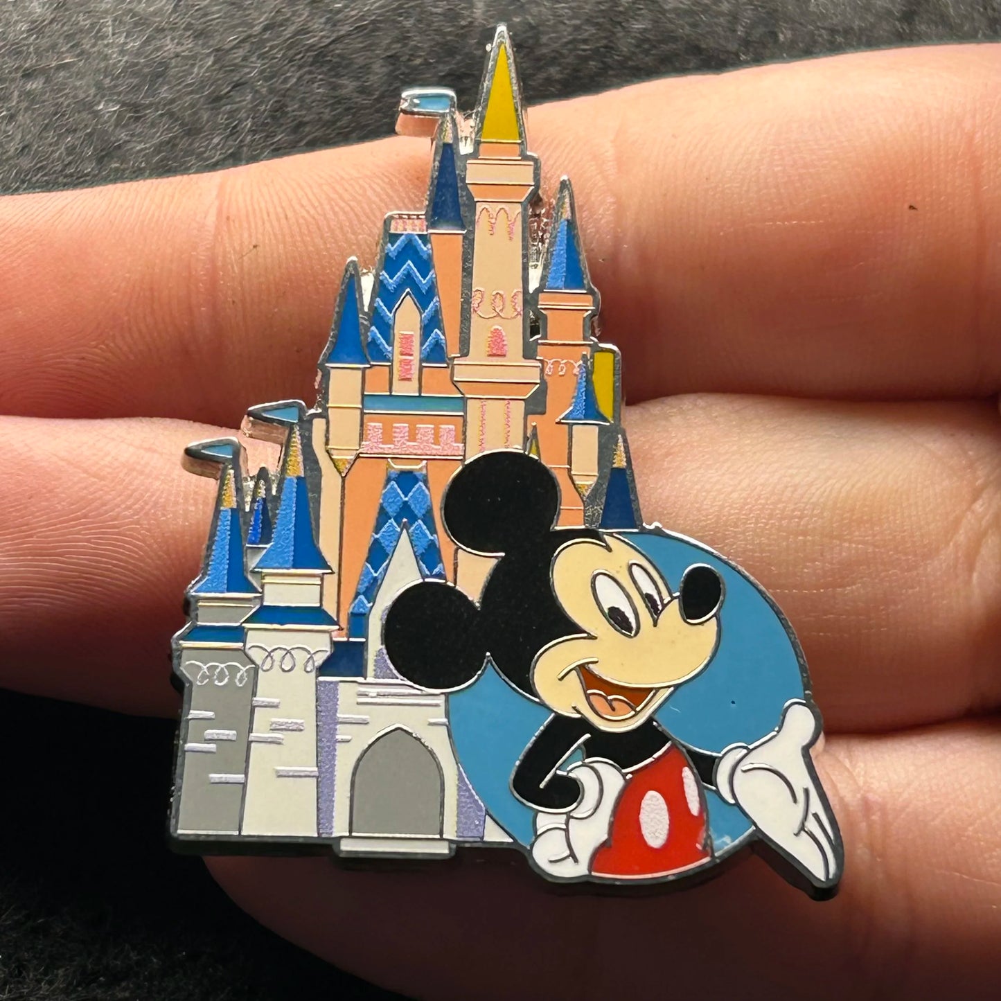 2025 - Mickey Mouse with Castle - Starter Series - WDW - Disney Pin