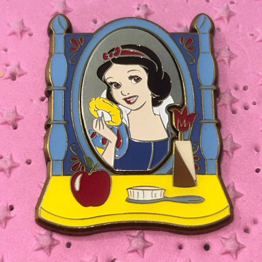 Loungefly - Snow White - Princess Vanity - Disney Pin