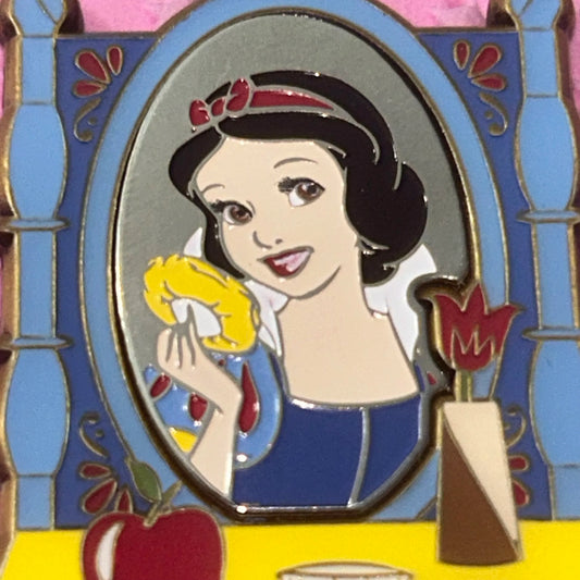 Loungefly - Snow White - Princess Vanity - Disney Pin