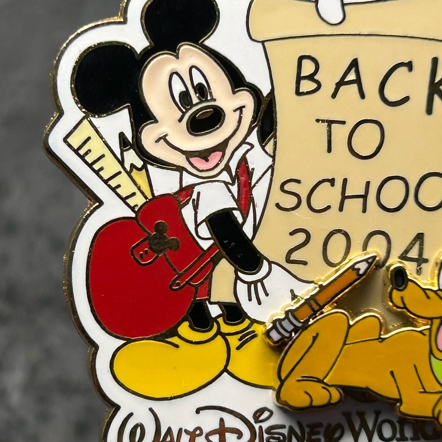 2004 - Mickey Mouse and Pluto - Back to School - LE 1,200 - Disney Pin
